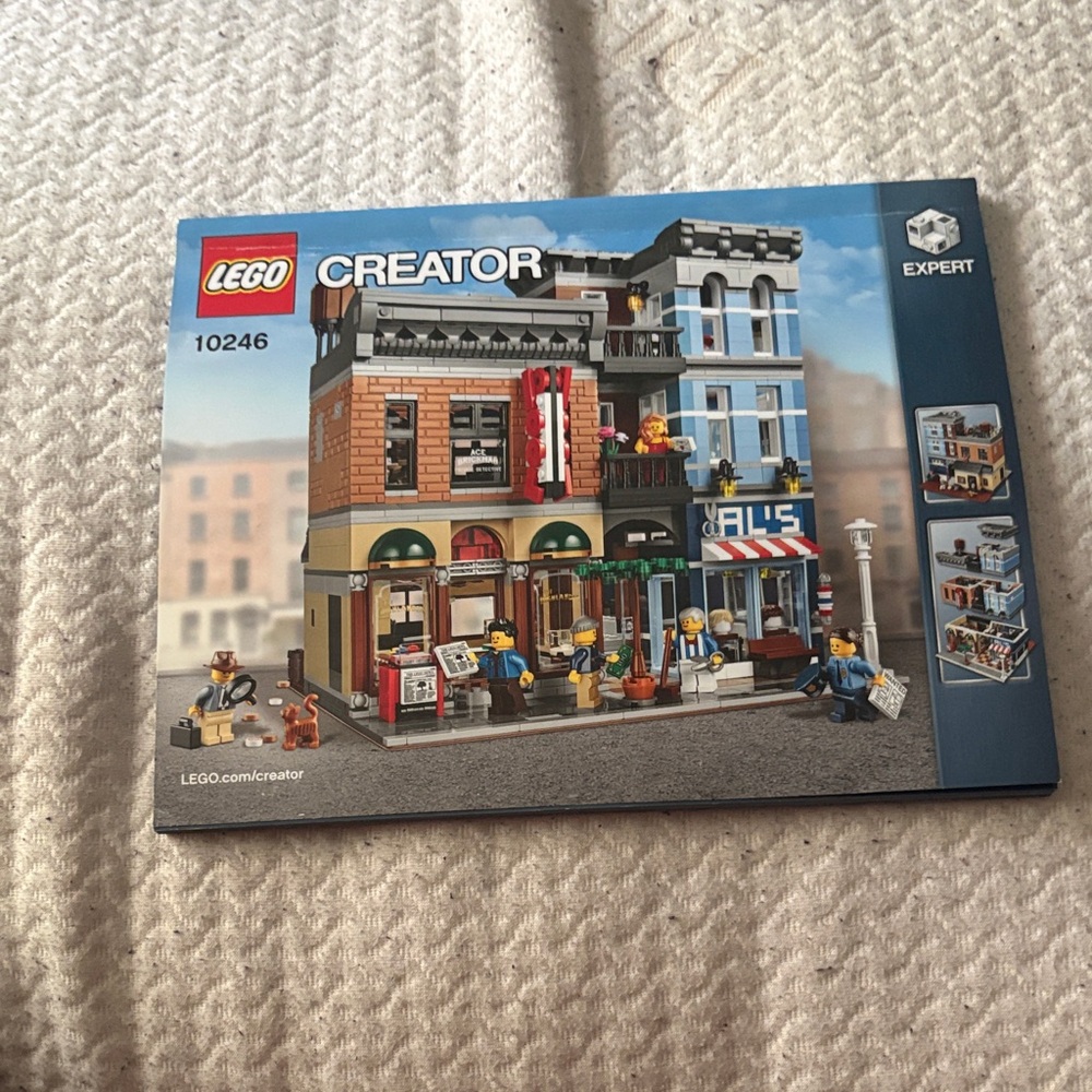 LEGO Creator Expert detective’s office booklet